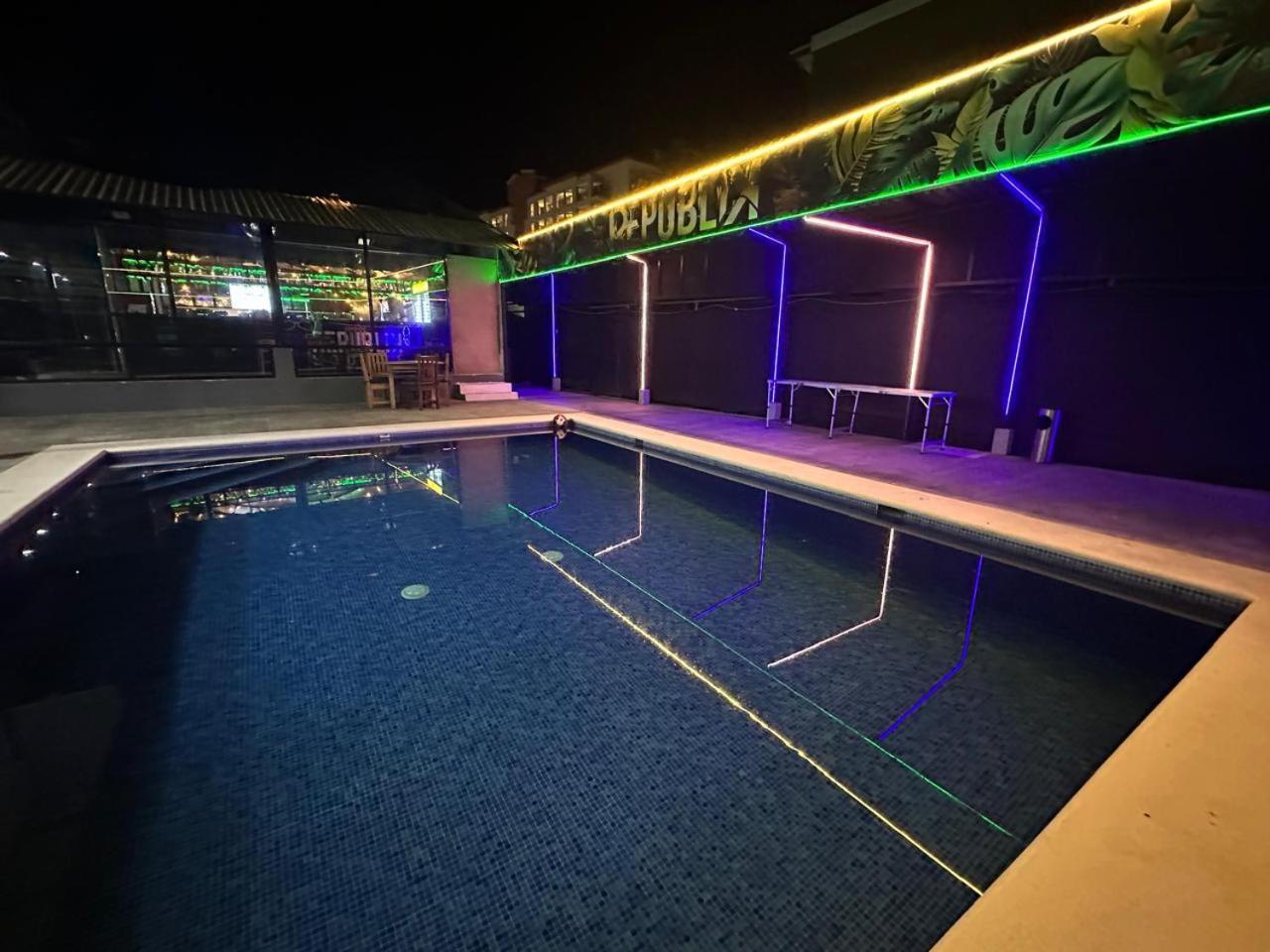 Republik Hotel, Bistro And Nightclub On Site Jacó Dış mekan fotoğraf